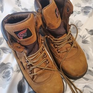 Like new!! Redwing Women's Work Boots (steele toe)